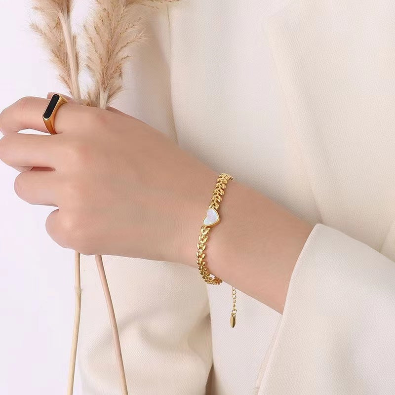 Retro Heart-shaped Titanium Steel 18K Gold Bracelet