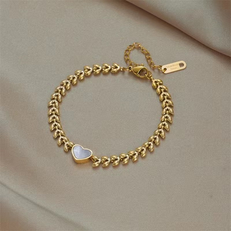 Retro Heart-shaped Titanium Steel 18K Gold Bracelet