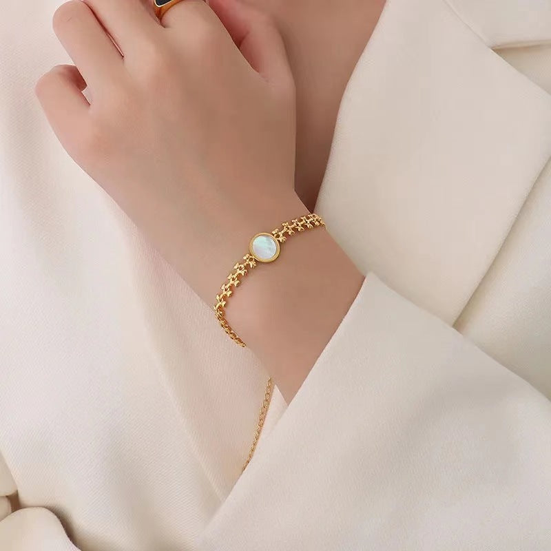 Retro Heart-shaped Titanium Steel 18K Gold Bracelet